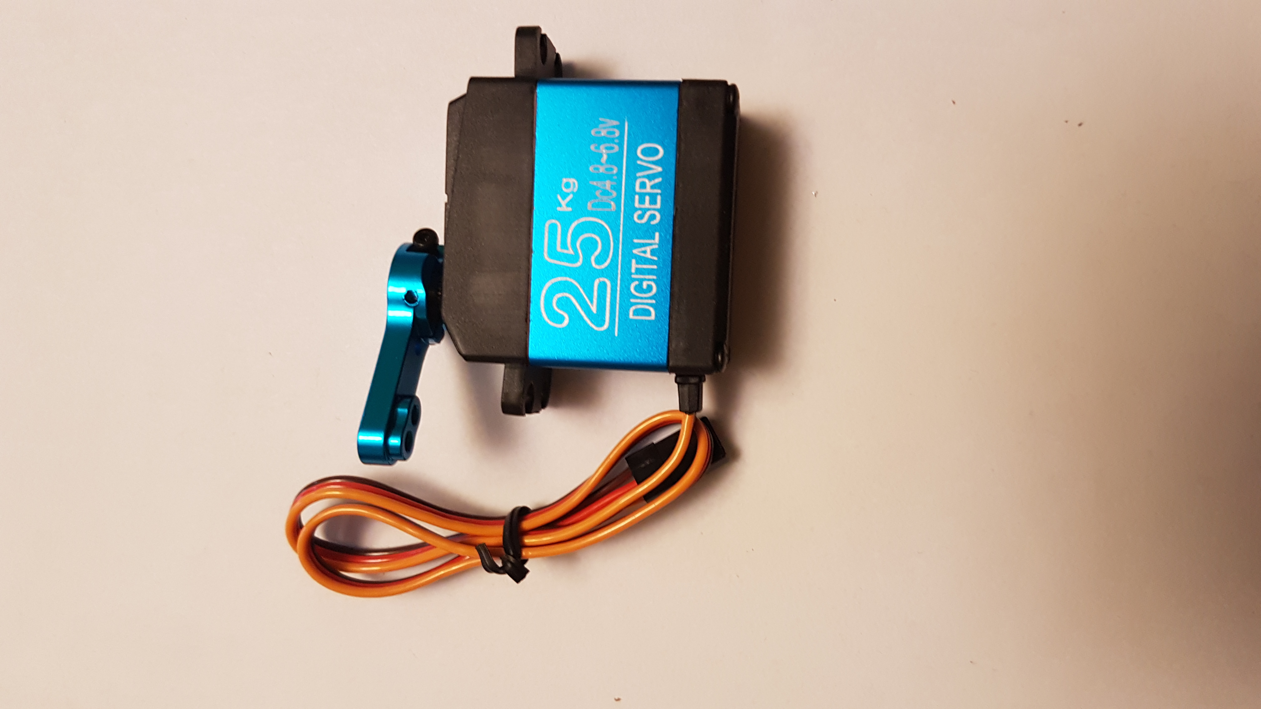 duże mocne servo