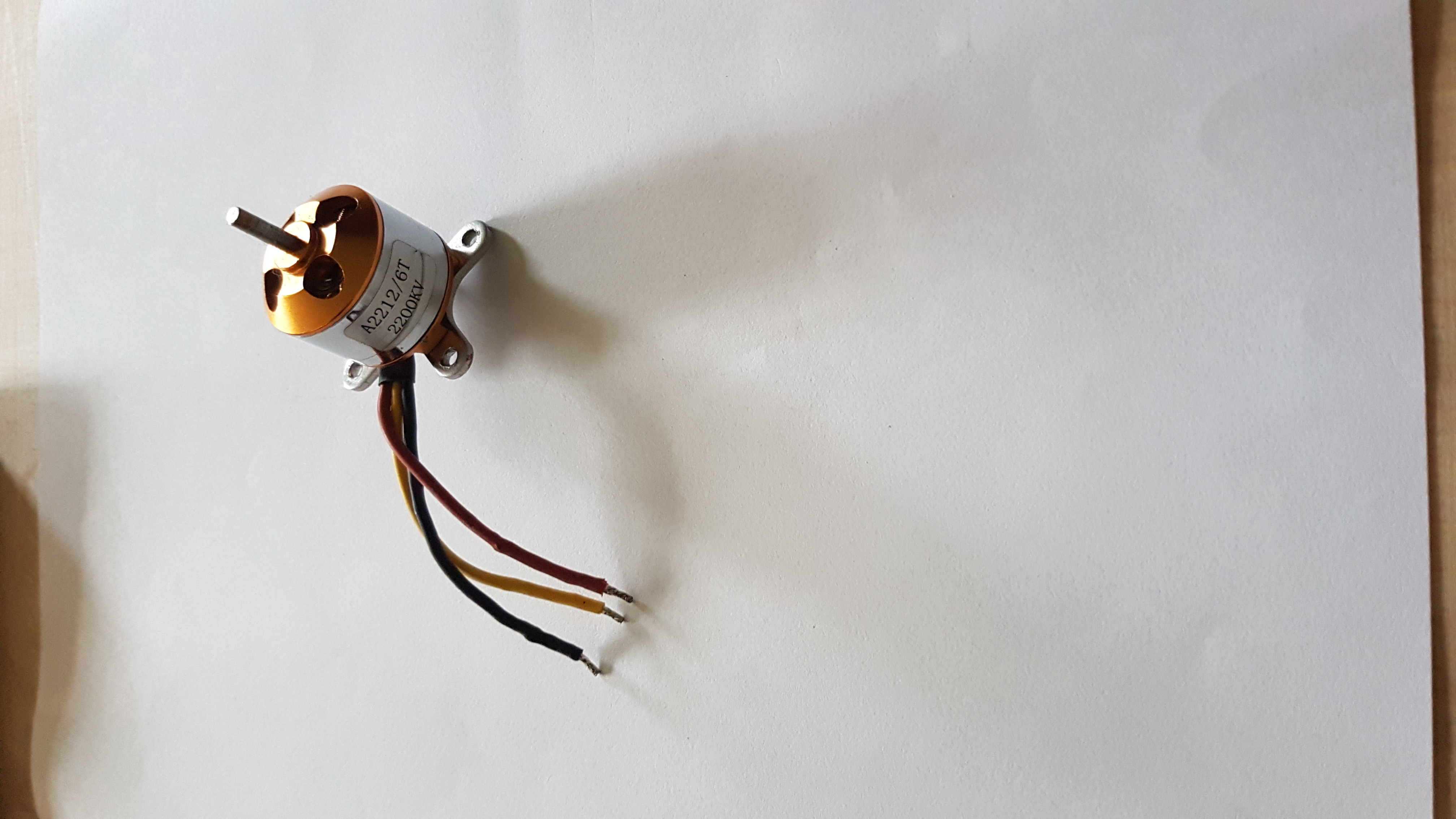 silnik bezszczotkowy A2212 waga:51.5g, ciąg:650g przy śmigłach:8045 