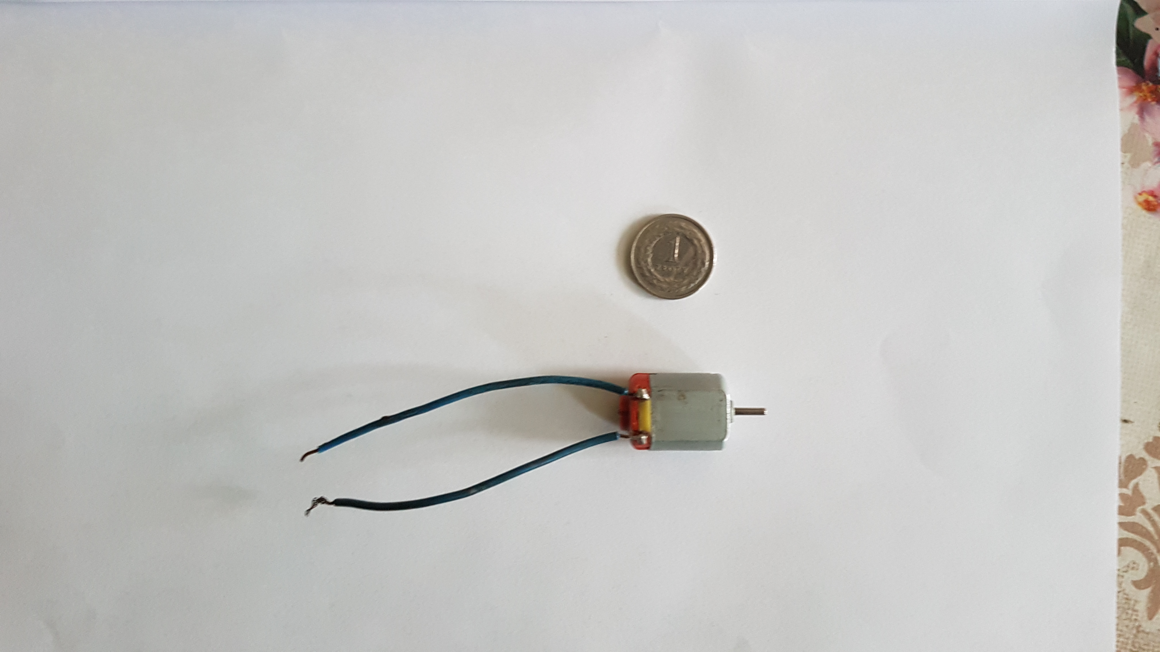 mały silnik-szczotkowy waga: 14 g